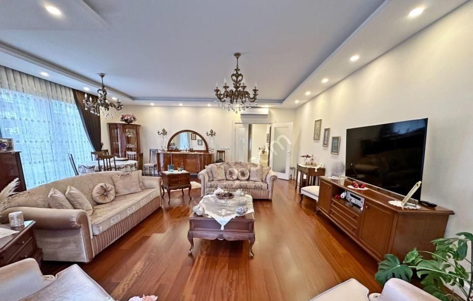 YEŞİLYURT EMLAKTAN YEŞİLYURTTA LÜKS 4+SALON 175M2 1.KAT DAİRE